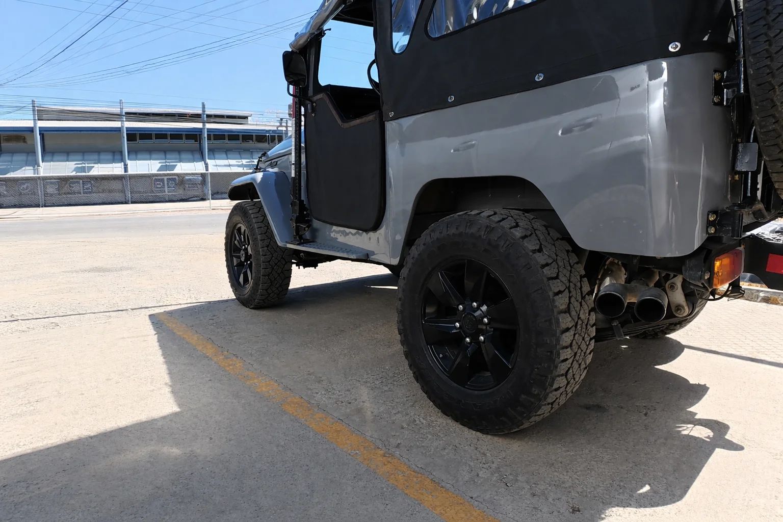 Toyota Land Cruiser FJ40 - Image 11