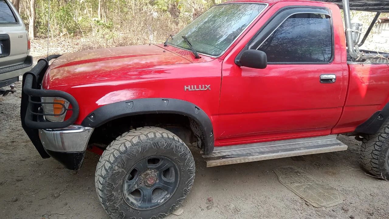 Toyota Hilux - Image 2