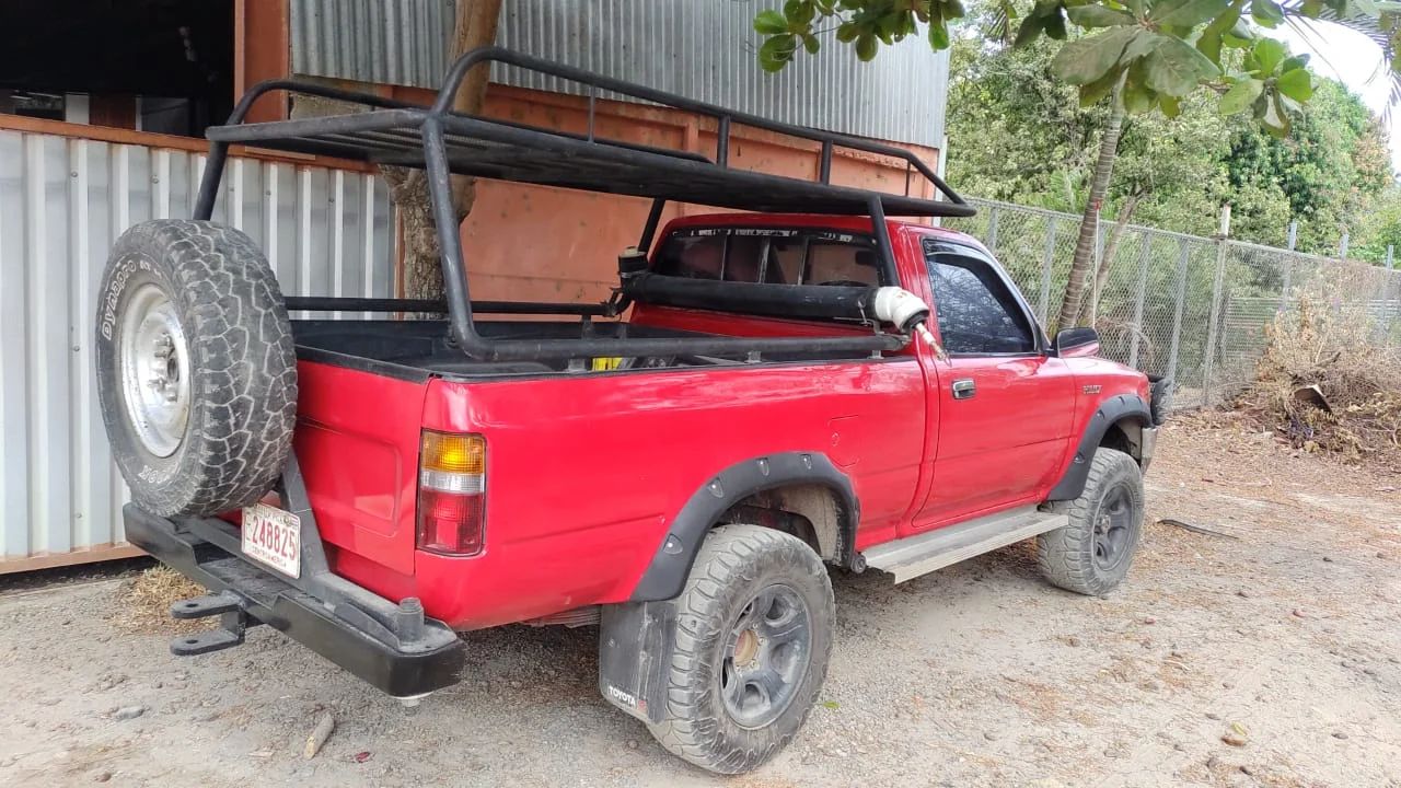 Toyota Hilux - Image 7