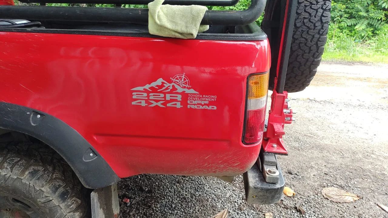 Toyota Hilux - Image 9