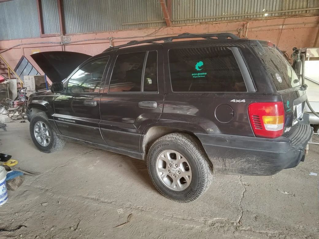 Jeep Cherokee Laredo - Image 1