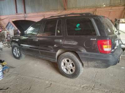Jeep Cherokee Laredo - Image 1