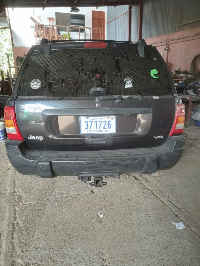 Jeep Cherokee Laredo - Image 2