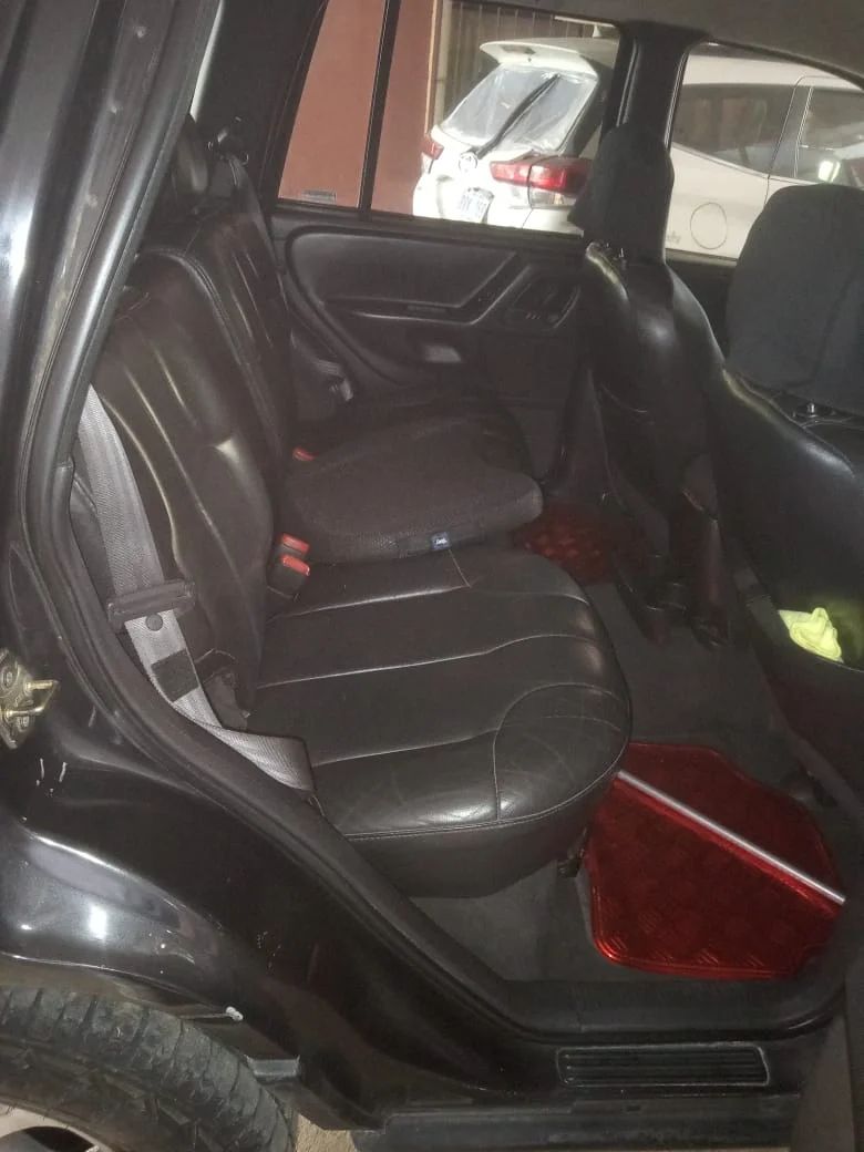 Jeep Cherokee Laredo - Image 3