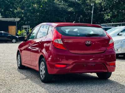 Hyundai Accent - Image 4