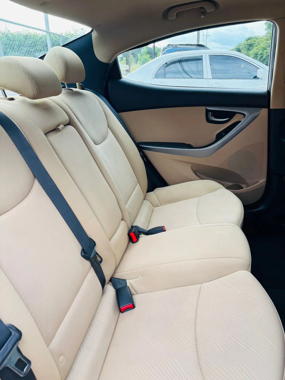 Hyundai Elantra - Image 8