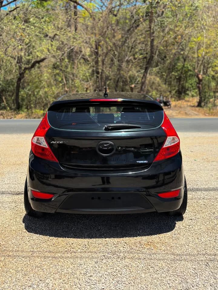 Hyundai Accent - Image 4