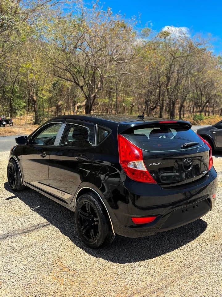 Hyundai Accent - Image 5