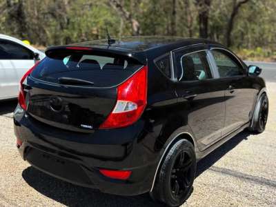 Hyundai Accent - Image 6