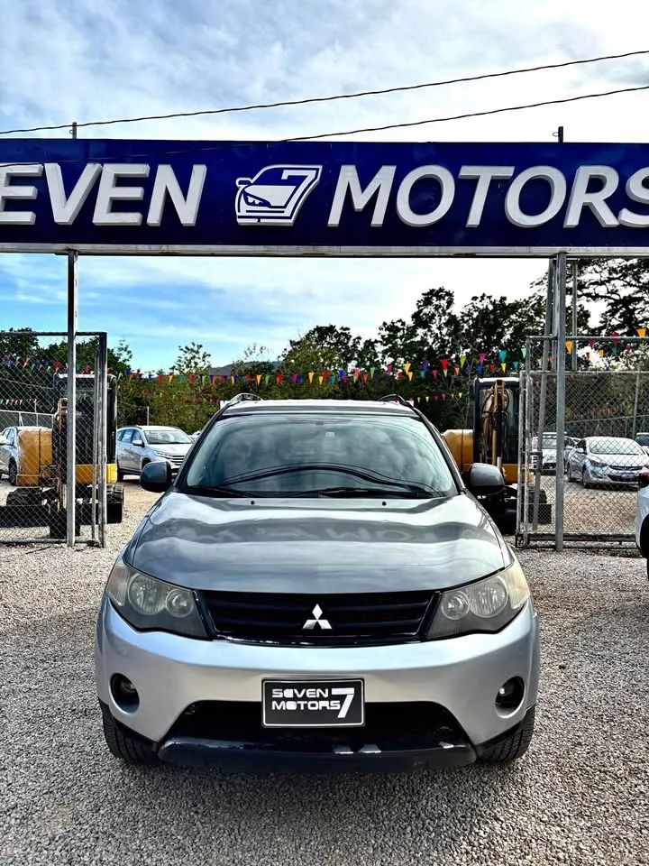 Mitsubishi Outlander - Image 1