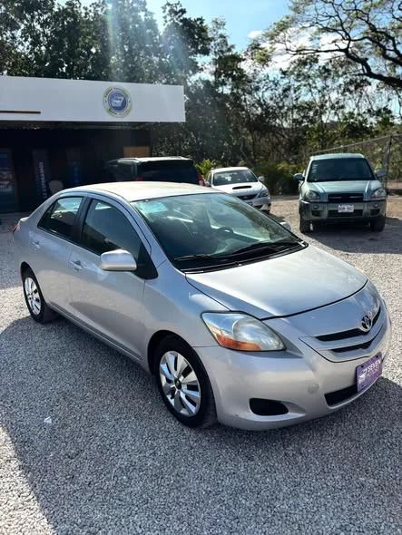 Toyota Yaris - Image 2