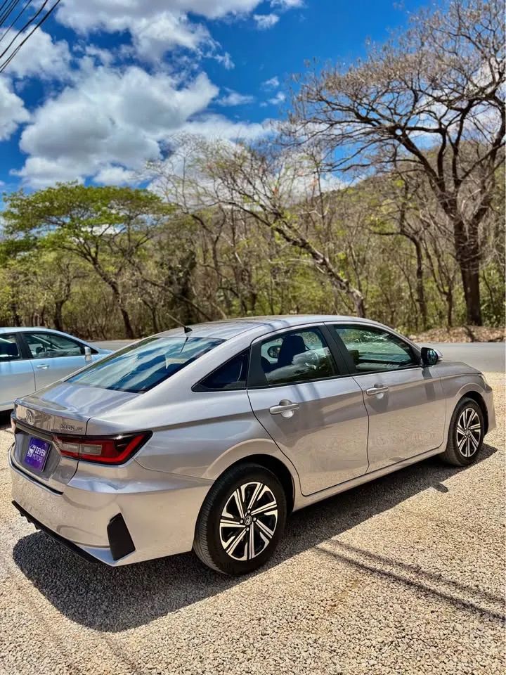 Toyota Yaris - Image 6