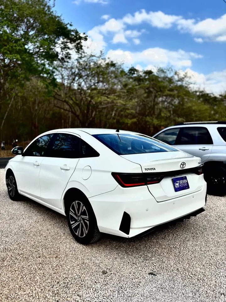 Toyota Yaris - Image 5