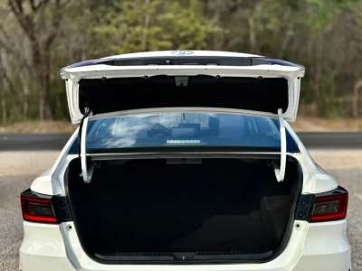 Toyota Yaris - Image 7