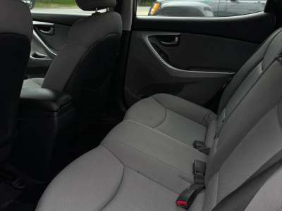 Hyundai Elantra - Image 8