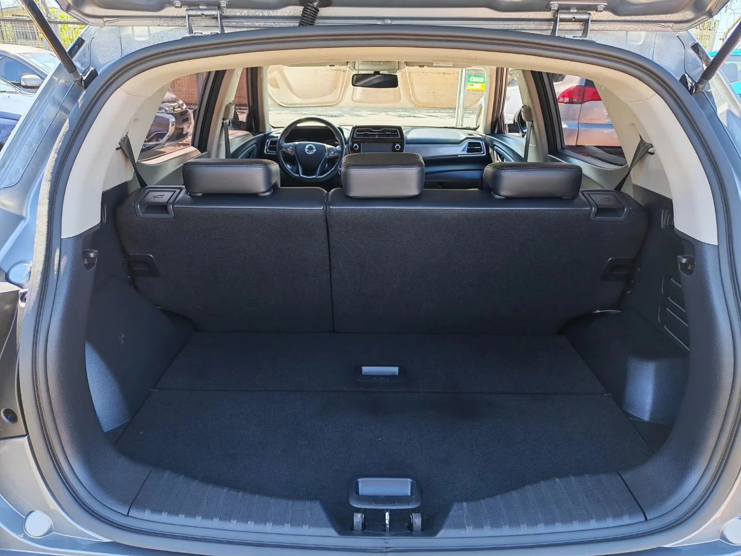 Ssang Yong Tivoli - Image 8