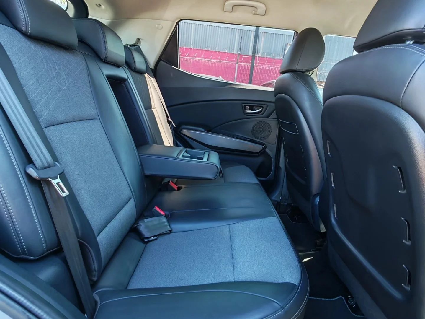 Ssang Yong Tivoli - Image 10