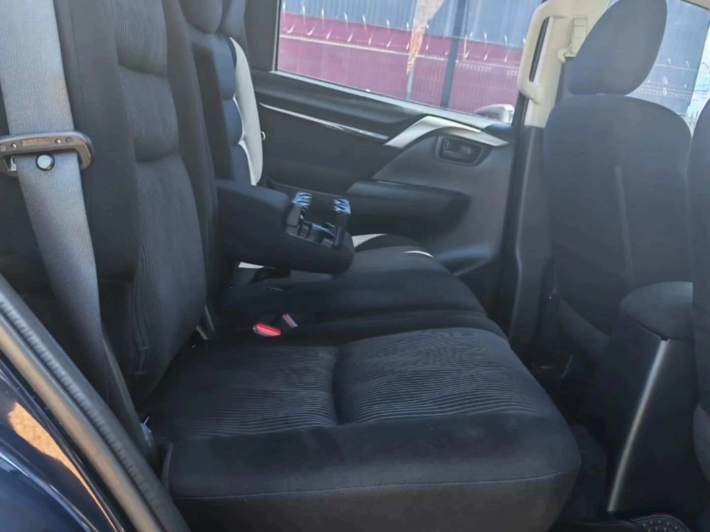 Mitsubishi Montero Sport - Image 5