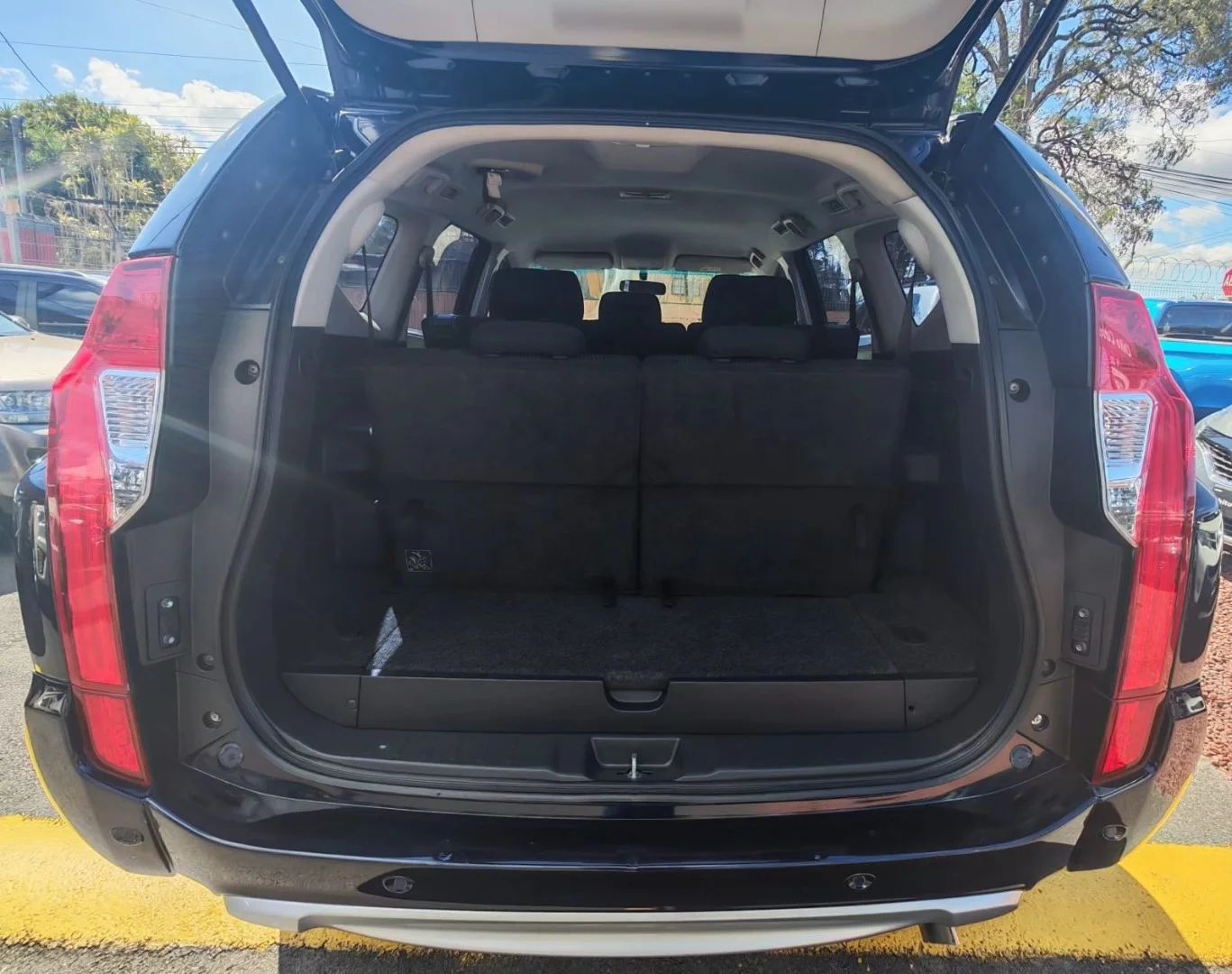 Mitsubishi Montero Sport - Image 11