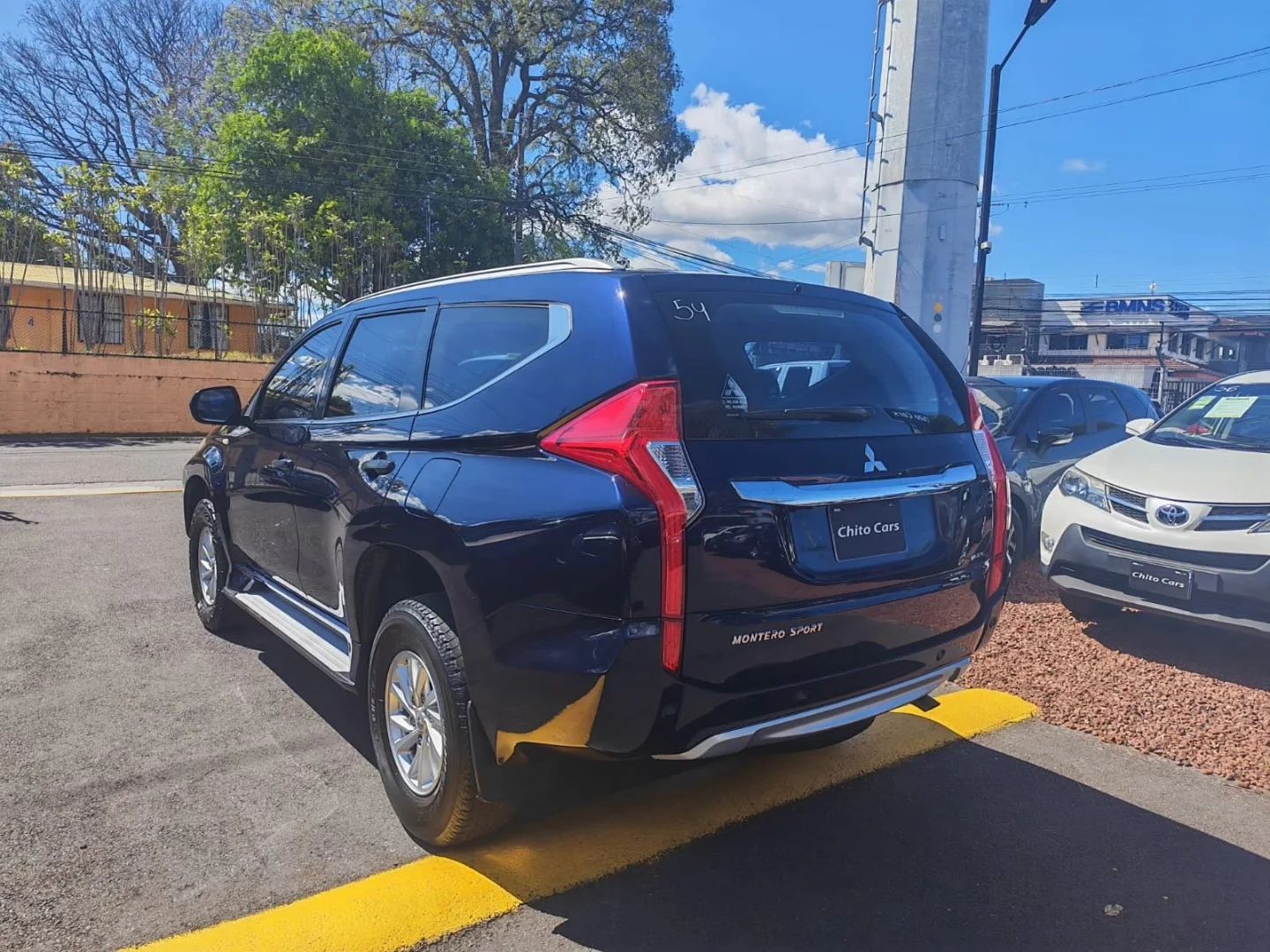 Mitsubishi Montero Sport - Image 2