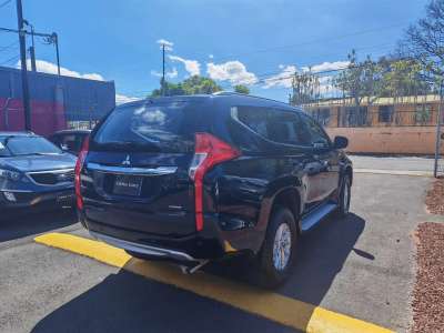 Mitsubishi Montero Sport - Image 4