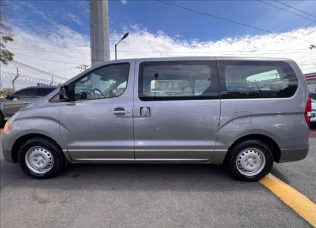 Hyundai H1 - Image 1