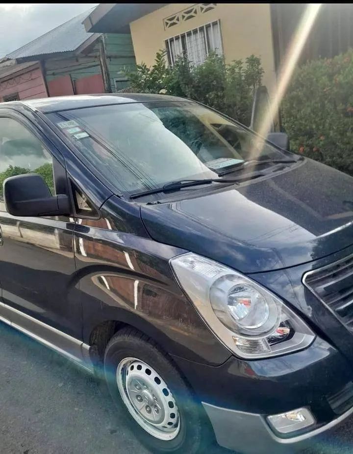 Hyundai H1 - Image 1