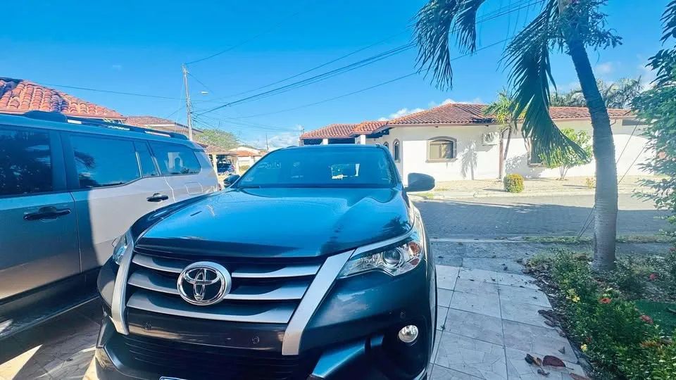 Toyota Fortuner - Image 2
