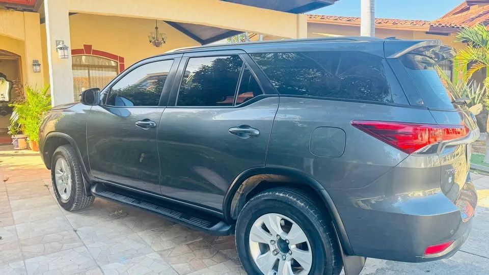 Toyota Fortuner - Image 3