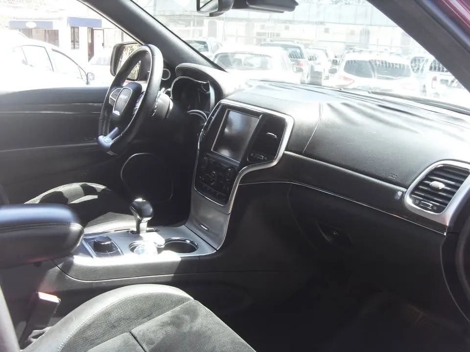 Jeep Grand Cherokee SRT - Image 14