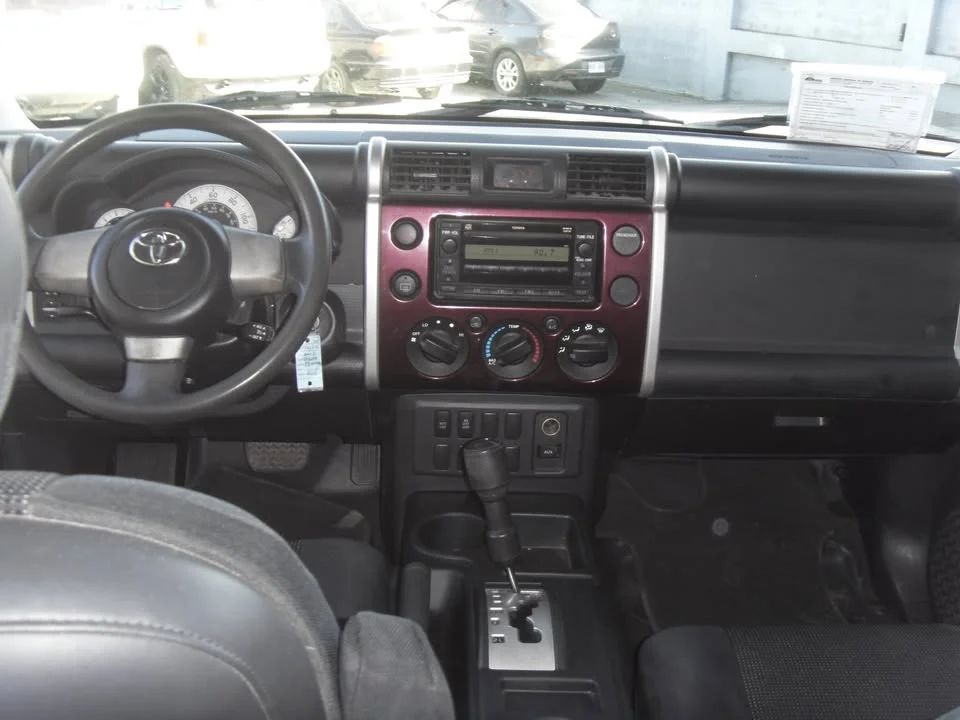 Toyota FJ Cruiser - Image 10