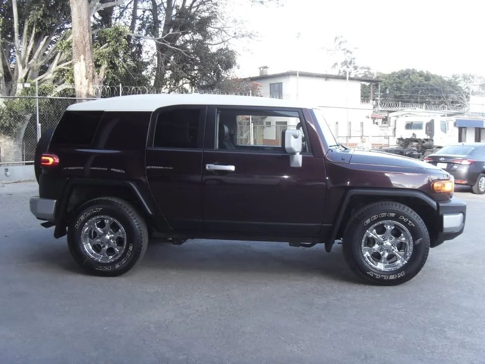 Toyota FJ Cruiser - Image 3