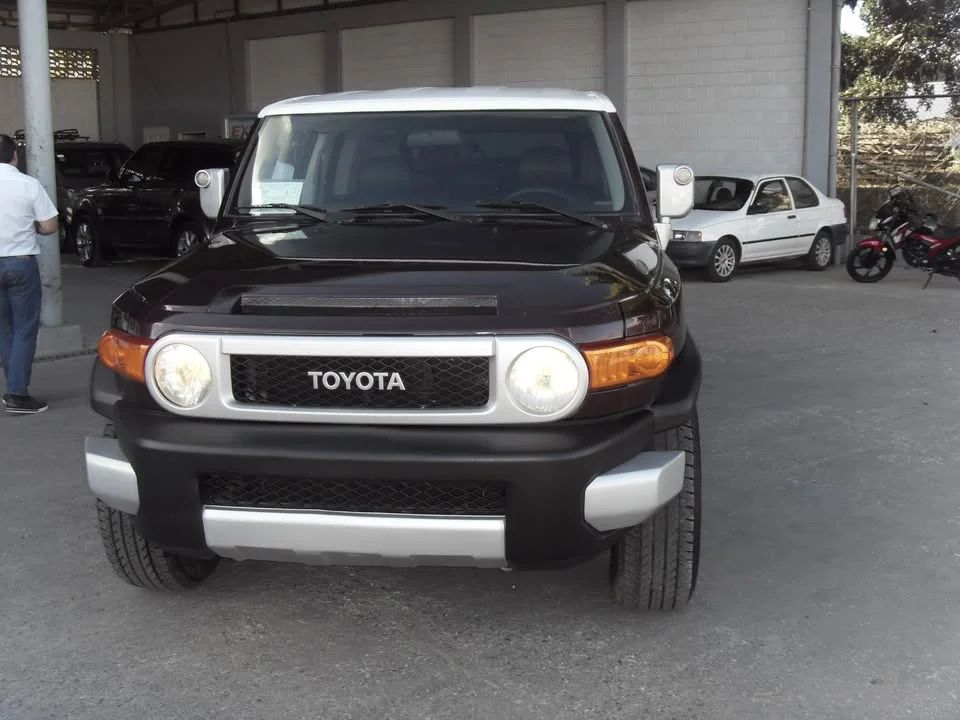 Toyota FJ Cruiser - Image 2