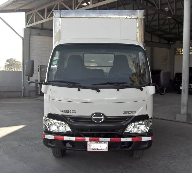 2018 HINO 300