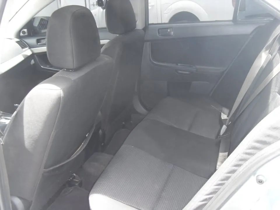 Mitsubishi Lancer - Image 10