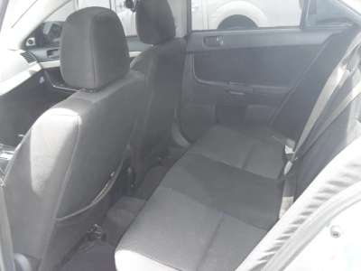 Mitsubishi Lancer - Image 10