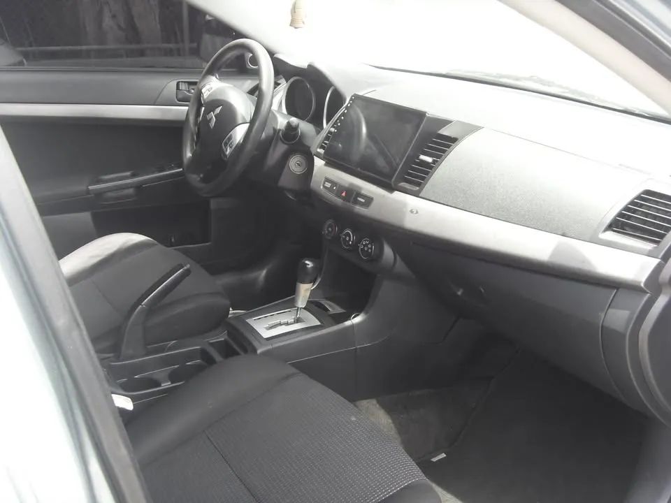 Mitsubishi Lancer - Image 12