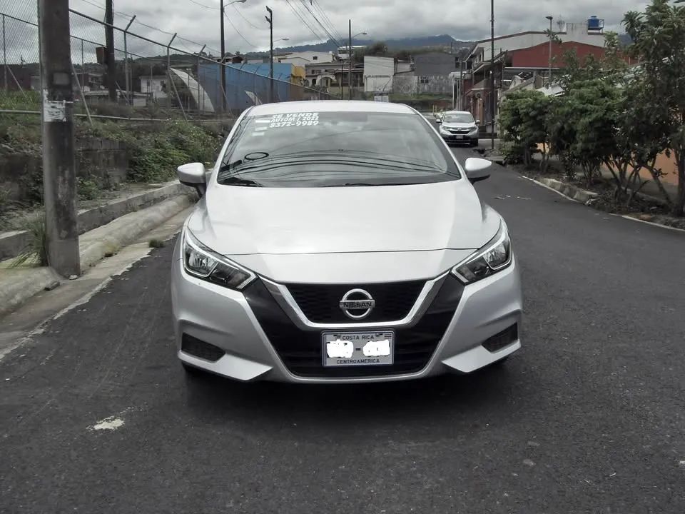 Nissan Versa - Image 1