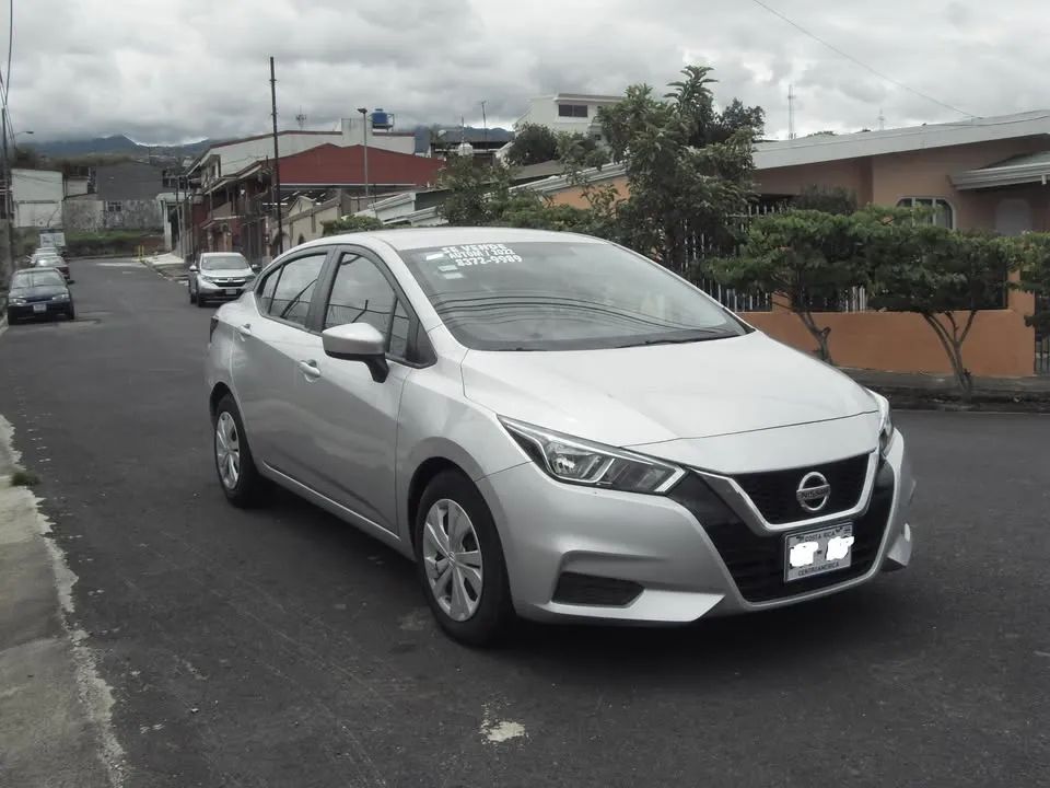 Nissan Versa - Image 2