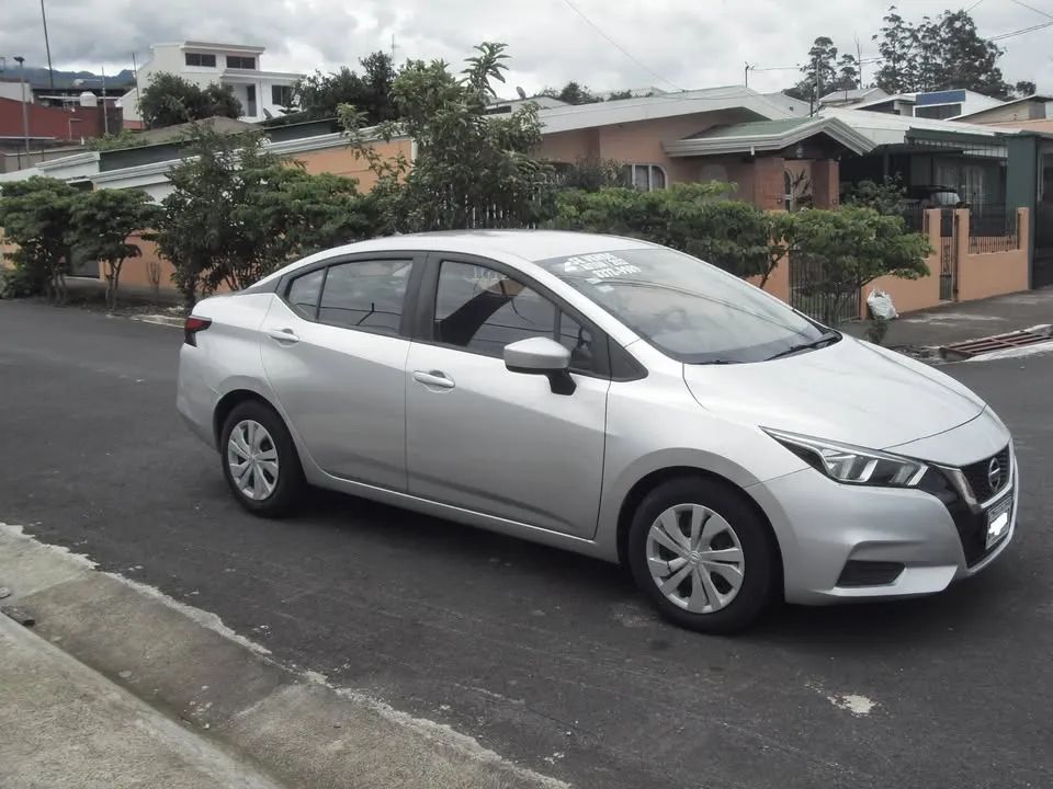 Nissan Versa - Image 3