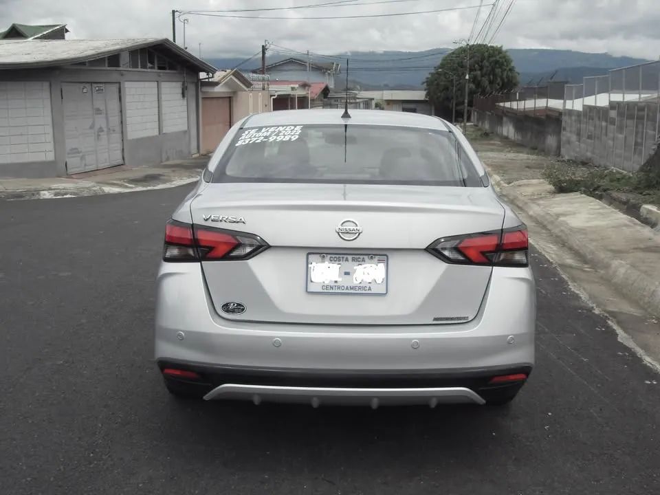 Nissan Versa - Image 4