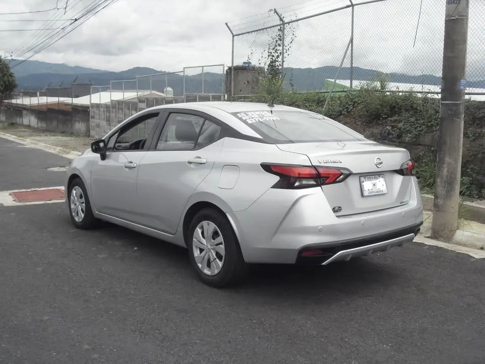 Nissan Versa - Image 5