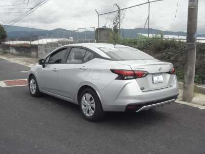 Nissan Versa - Image 5