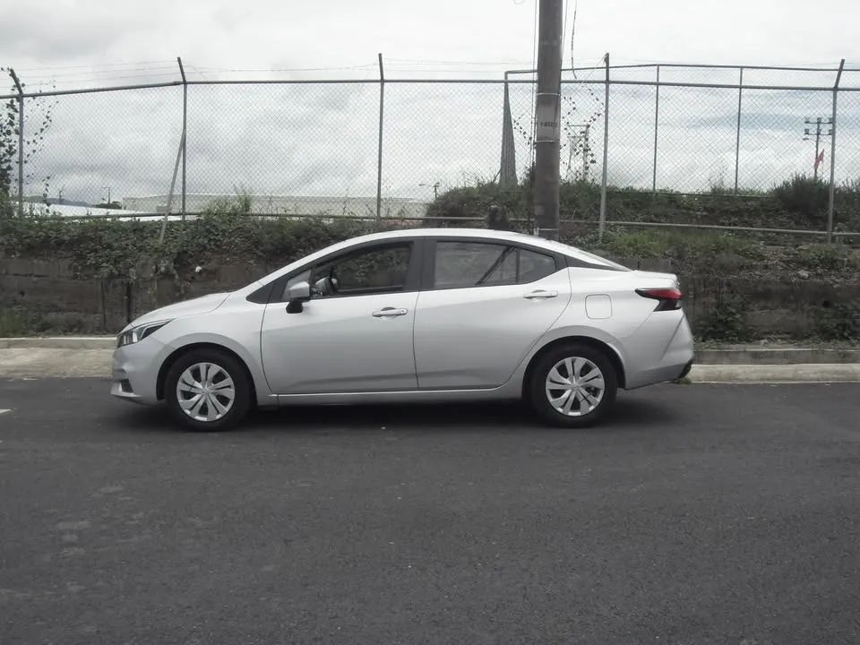 Nissan Versa - Image 6