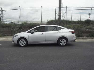 Nissan Versa - Image 6