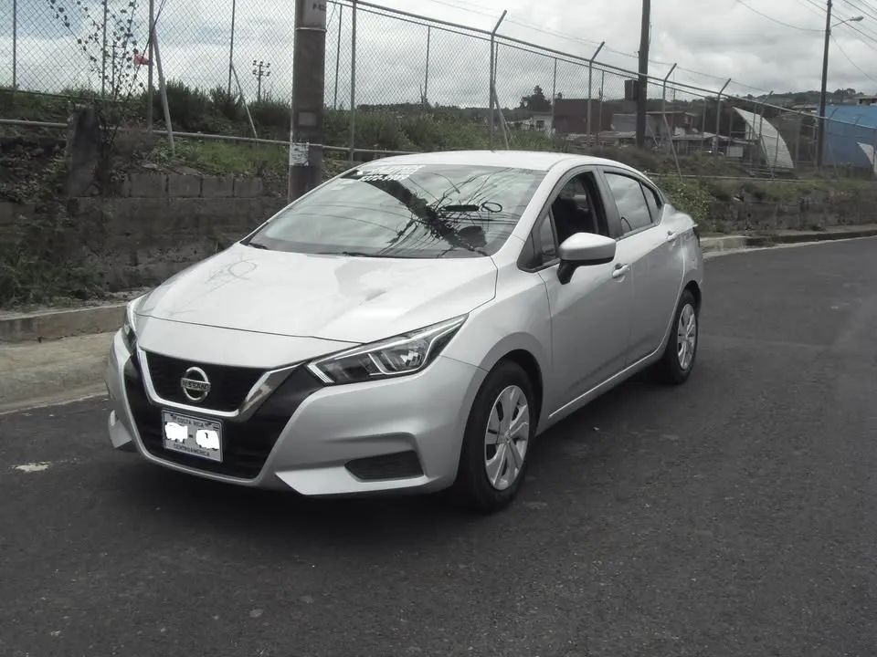 Nissan Versa - Image 7