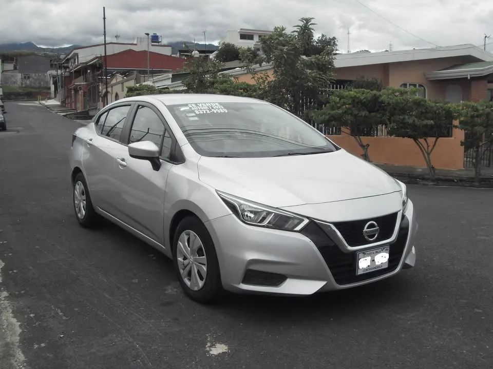 Nissan Versa - Image 8
