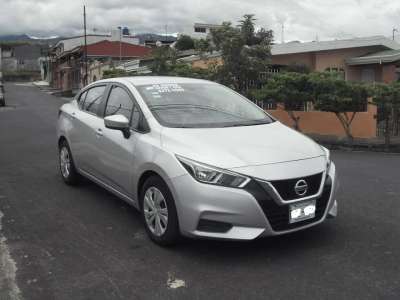 Nissan Versa - Image 8