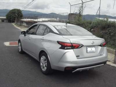 Nissan Versa - Image 14