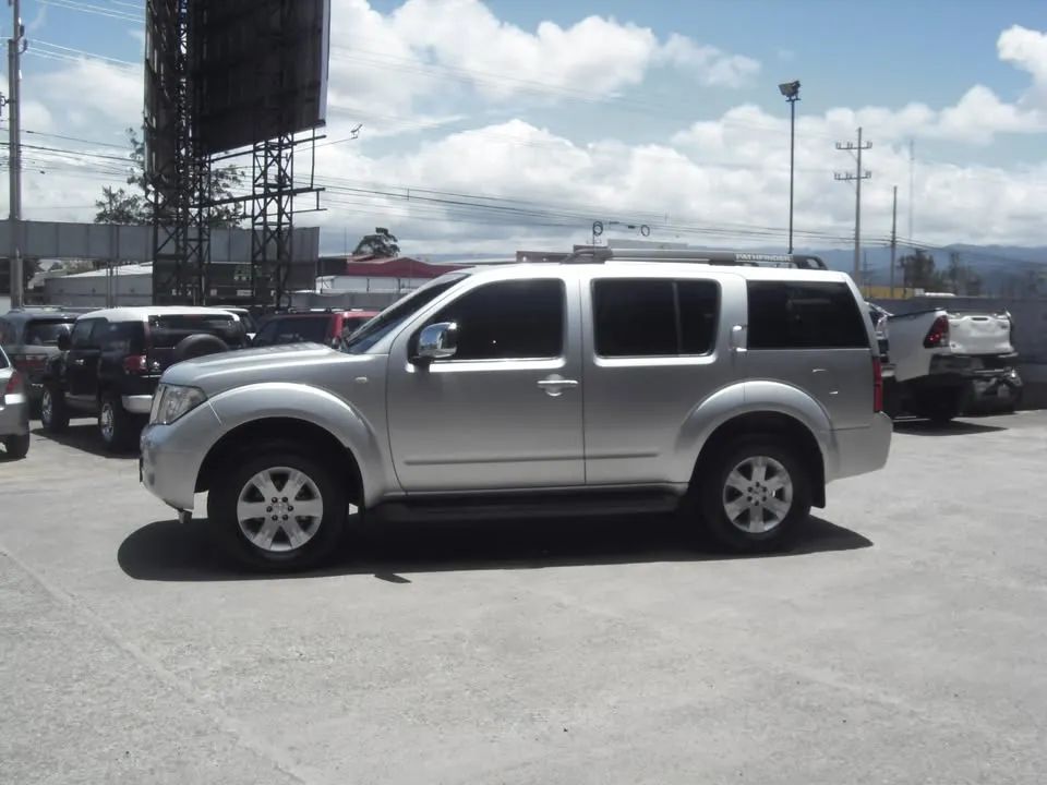 Nissan Pathfinder - Image 7